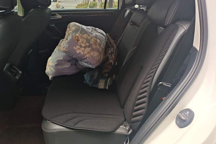 Used Volkswagen Tiguan L 2022 330TSI Automatic Two-Wheel Drive R-Line Enhanced Edition Left Rear Seat