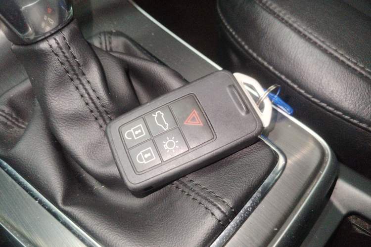 Used Volvo V40 2016 T3 Zhiyi Edition
