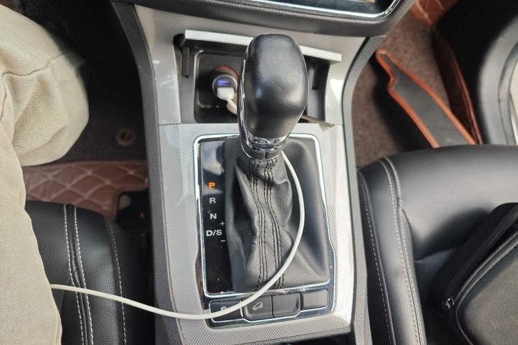 Used Roewe RX5 2019 20T Two-Wheel Drive Automatic 4G Connected Platinum Edition
