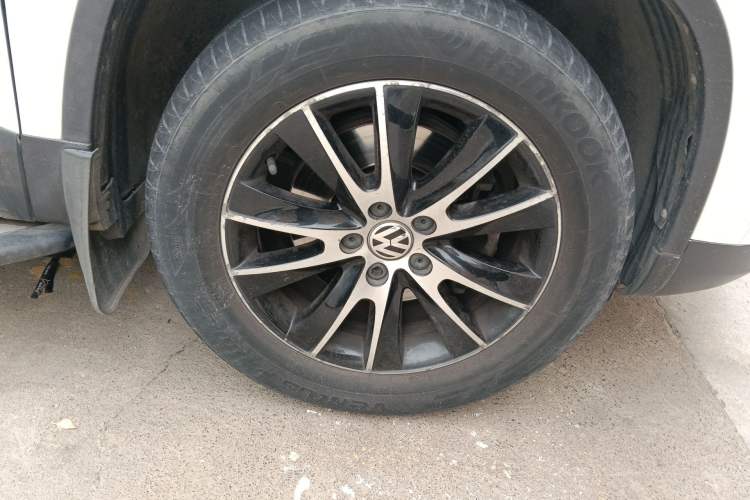 Used Volkswagen Tiguan 2015 1.8TSI Automatic Two-Wheel Drive Luxury Model Right Front Wheel Hub