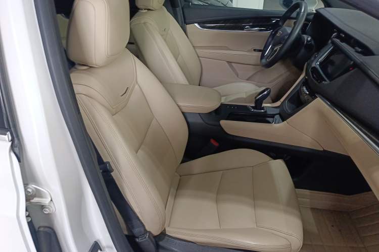 Used Cadillac XT5 2016 28T Four-Wheel Drive Tech Version Right Front Seat