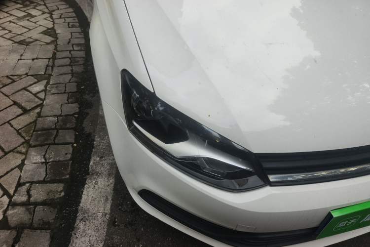 Used Volkswagen Polo 2016 1.4L Manual Fashion Model Right Front Headlight