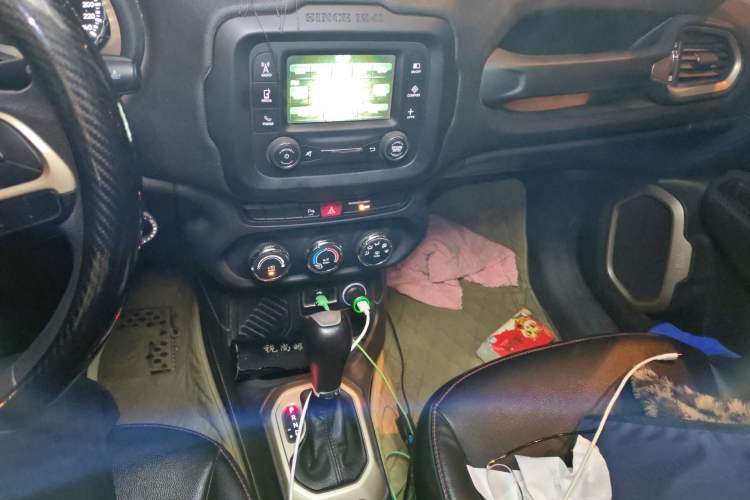 Used Jeep Renegade 2016 1.4T Automatic Jingneng Edition Audio And AC Panel