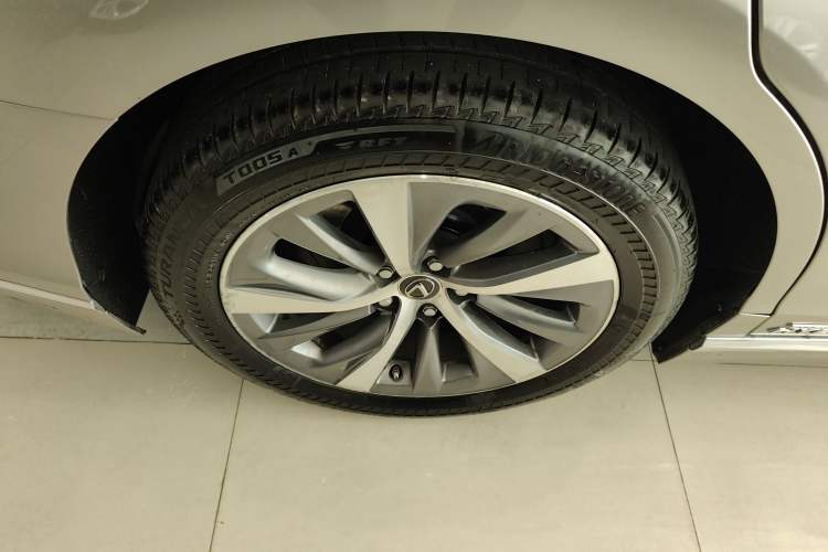 Used Lexus LS 2018 500h Excellence Edition China VI standard
