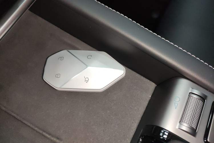 Used Formula Leopard Titanium 3 2025 501 km All-Wheel Drive Intelligent Driving Max Edition