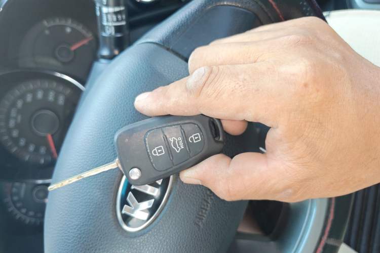 Used Kia K2 2012 Hatchback 1.4L MT Cool Edition Commemorative Model