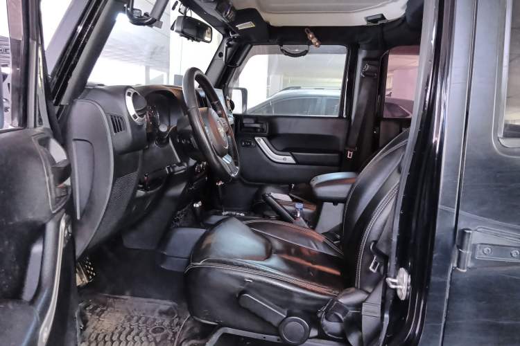 Used Jeep Wrangler 2015 3.0L Sahara Four-Door Edition Left Front Seat