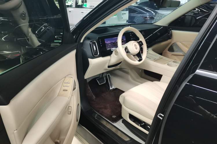 Used Hima AITO M8 2025 Extended-Range Max+ Version 53.4 kWh 6-Seater Edition