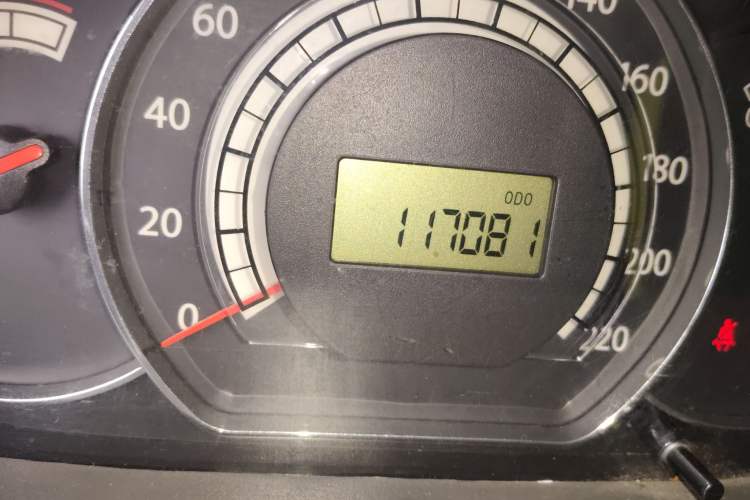 Used JAC Group Refine M2 2011 1.8L MT Luxury 7-Seater