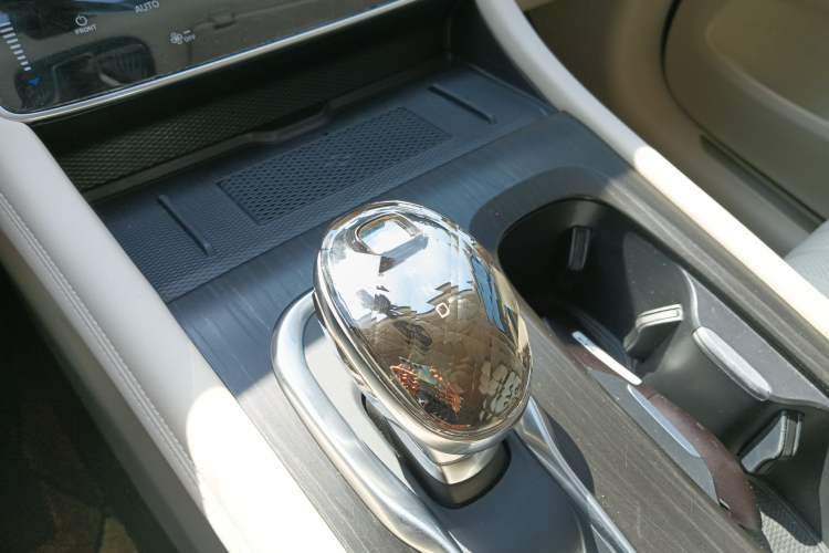 Used VOYAH Dream 2024 PHEV Extended-Range Premium Edition
