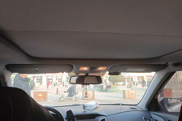 Used Hyundai ix25 2015 1.6L Automatic Two-Wheel-Drive Deluxe DLX Model