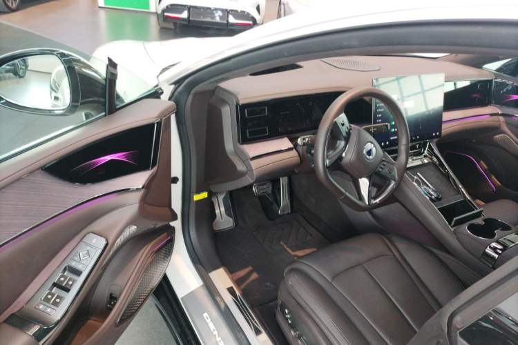 Used Denza Z9 2024 1100 km All-Wheel-Drive Ultra Version
