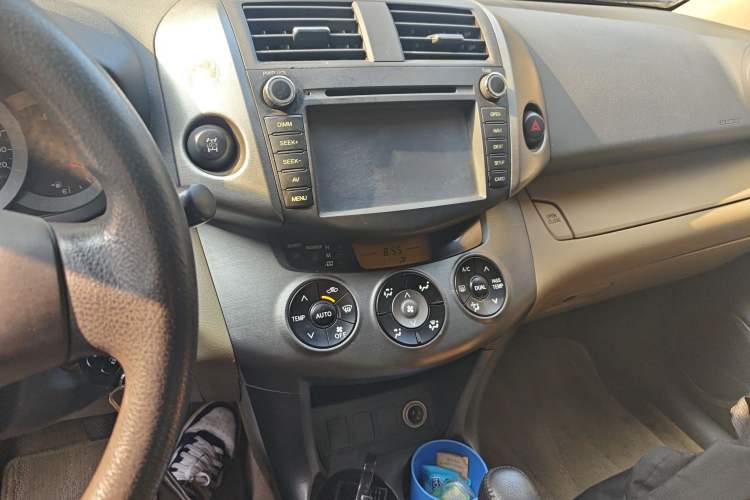 Used Toyota RAV4 2012 Luxurious Edition 2.0L Automatic All-Wheel Drive
