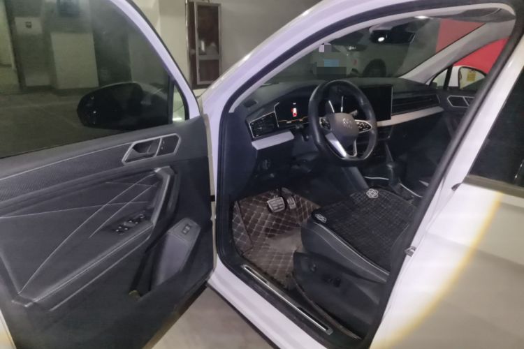 Used Volkswagen Tiguan L 2023 380TSI Automatic All-Wheel Drive R-Line Enhanced 7-Seater Driver Seat