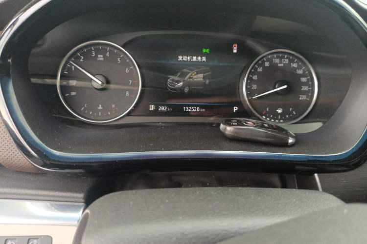 Used Buick GL8 2021 Land Cruiser Executive Class 652T Luxury Model Odometer Close Up