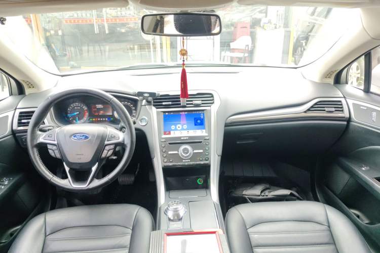 Used Ford Mondeo 2017 EcoBoost 200 Stylish Model Center Console