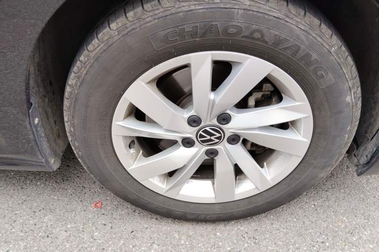 Used Volkswagen Passat 2021 280TSI Business Edition Right Front Wheel Hub