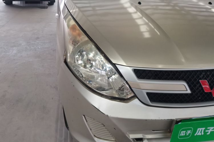 Used Wuling Rongguang V 2016 1.5L Practical Version Right Front Headlight