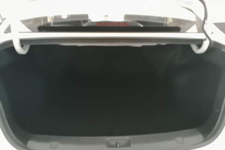 Used CHANGAN Eado DT 2019 1.6L Manual Comfort Model China VI Standard Trunk