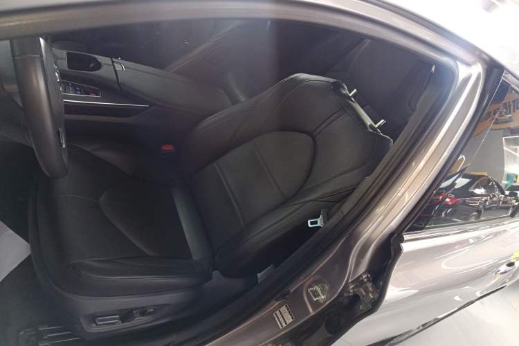 Used Toyota Avalon 2019 Dual-Engine 2.5L Luxury Edition China VI Standard
