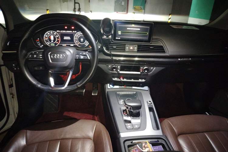 Used Audi Q5L 2018 45 TFSI Prestige Fashion Edition China VI Emission Standard Center Console