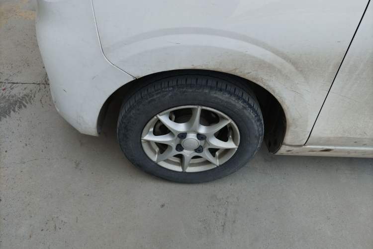 Used Roewe Clever 2022 311km QiQi BoBo Edition Left Front Wheel Hub