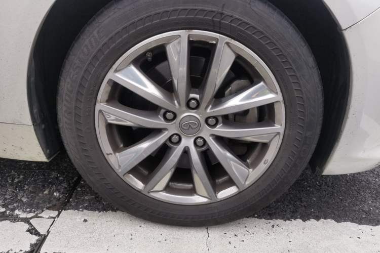 Used Infiniti Q50L 2015 2.0T Enjoyment Edition Right Front Wheel Hub
