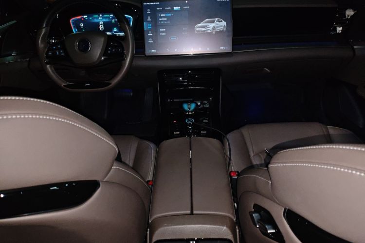 Used BYD Han 2023 EV Champion Edition 605KM Front-Drive Premium Model Center Console