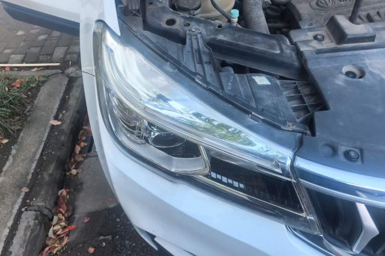 Used Brilliance V6 2018 1.5T Manual Luxury Model Right Front Headlight