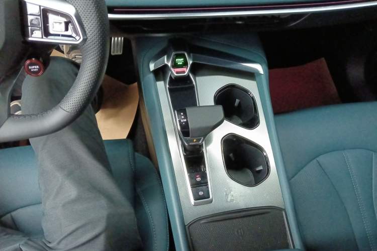 Used MG 7 2023 2.0T Automatic Hunter Luxury Edition Gear Lever