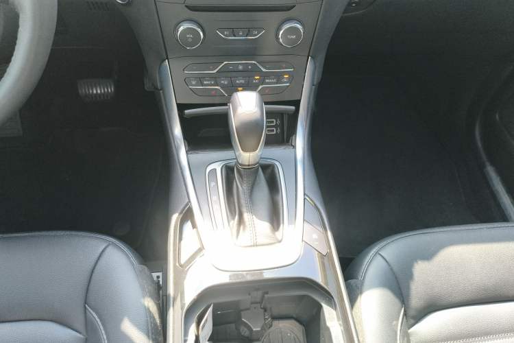 Used Ford Edge 2018 EcoBoost 245 Two-Wheel-Drive Titanium 7-Seater China VI Standard