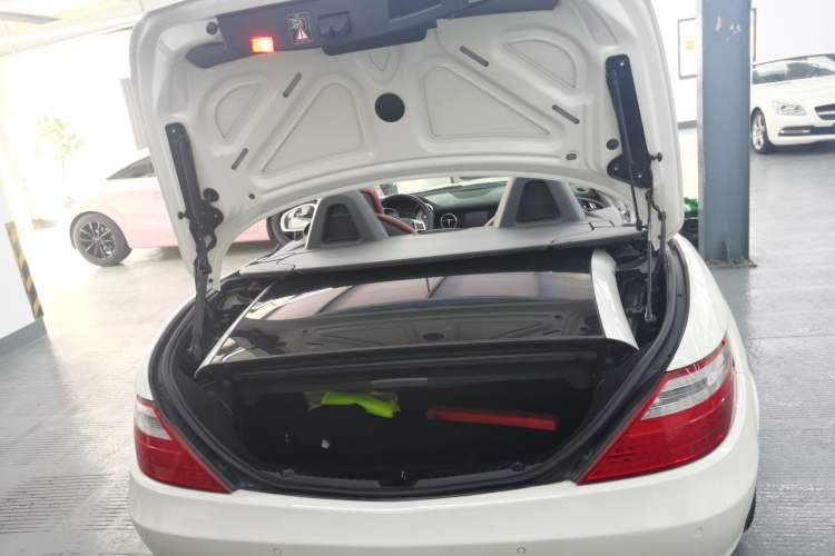 Used Mercedes-Benz SLK-Class 2011 SLK 200 Fashion Model
