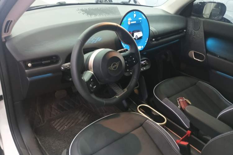 Used MINI Electric COOPER 2025 456km COOPER E Classic Style Center Console