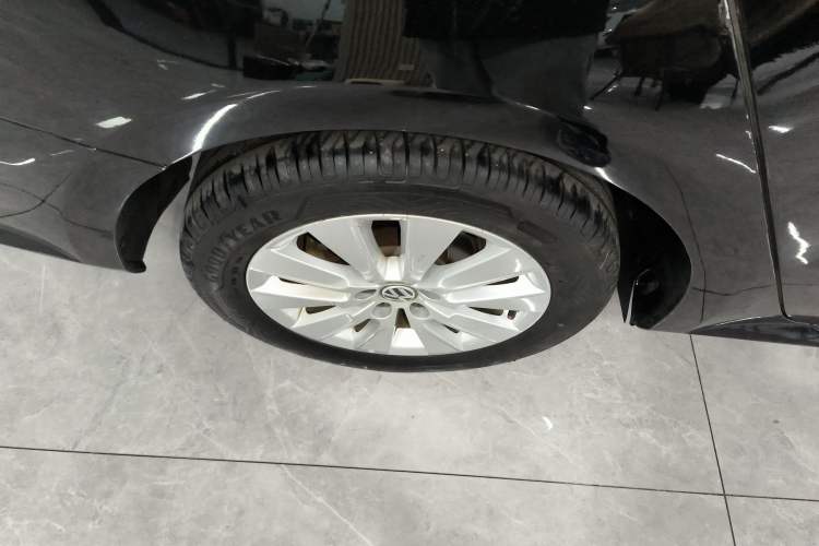 Used Volkswagen Lavida 2013 Restyled Classic 1.6L Automatic Comfort Edition Right Rear Wheel Hub