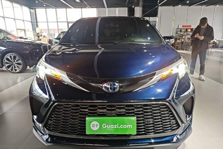 Used Toyota Granvia 2022 2.5L Hybrid Flagship Edition Front