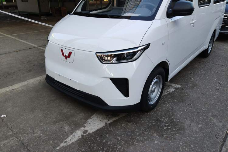 Used Wuling Yangguang 2025 Model 400km Bus Edition—Comfort Edition