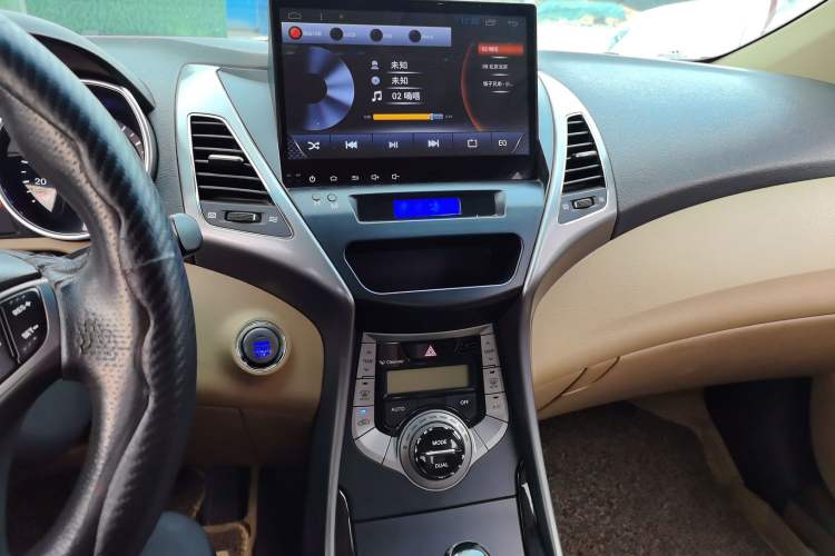 Used Hyundai Elantra (5th Generation / Langdong) 2012 1.6L Automatic Prestige Model Audio And AC Panel
