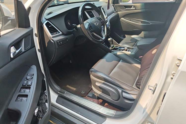 Used Hyundai Tucson 2015 1.6T Dual-Clutch Two-Wheel-Drive Smart Model Driver Seat