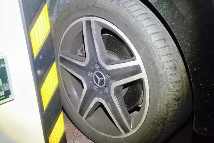 Used Mercedes-Benz GLE AMG  Right Front Wheel Hub