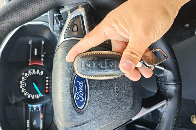 Used Ford Edge 2016 EcoBoost 245 Two-Wheel-Drive Titanium 7-Seater Vehicle Key