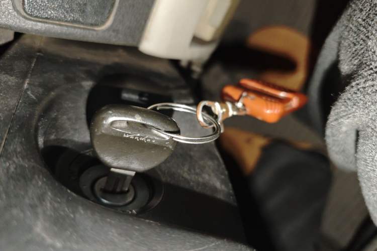 Used FORTHING Lingzhi 2016 V3 1.5L 7-Seater Standard Model China V Emission Standard
