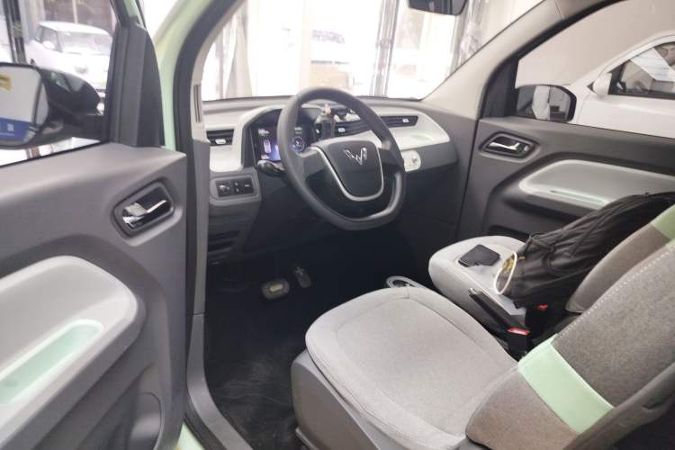 Used Wuling Hongguang MINIEV 2021 Macaron Premium Model – Lithium Iron Phosphate Driver Seat