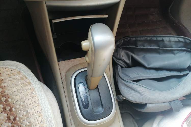 Used Nissan Sylphy 2012 Classic 1.6XE Automatic Comfort Edition Gear Lever
