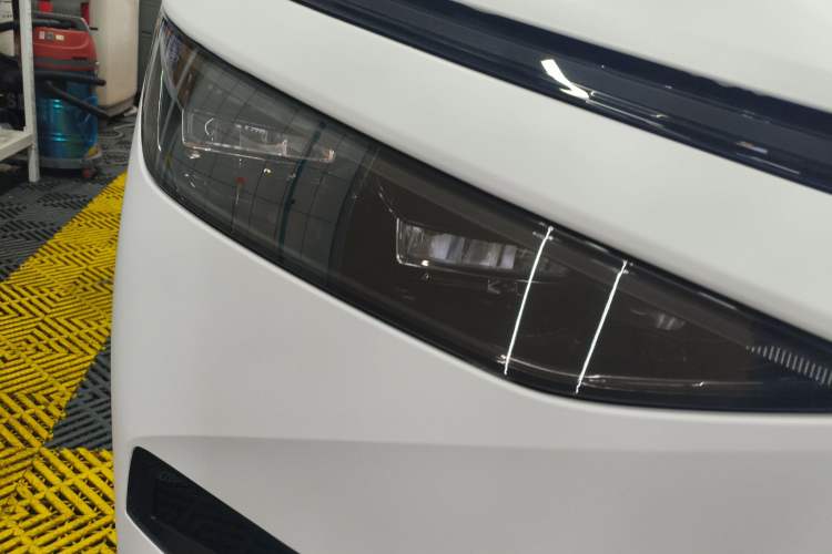 Used XPeng X9 2024 702 Ultra-Long Range Max Right Front Headlight