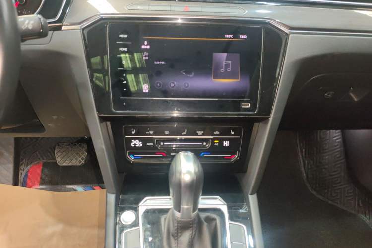 Used Volkswagen Magotan 2020 330TSI DSG Leading Model Audio And AC Panel