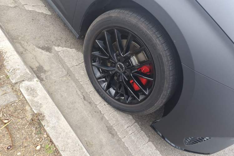 Used BYD Seal 07 DM-i 2025 DM-i 1.5L 125km Luxury Model Right Front Wheel Hub