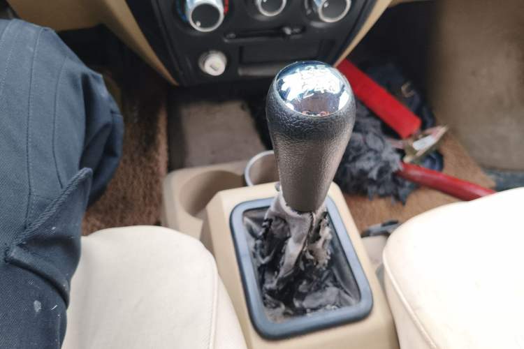 Used Dongfeng Xiaokang C37 2016 1.5L Standard II DK15-06 Gear Lever