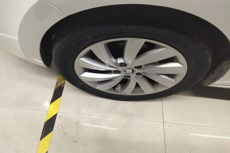 Used Skoda Rapid 2018 1.6L Automatic Comfort Edition Exterior 4