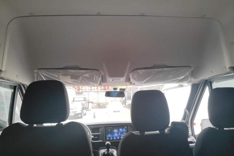 Used JMC Fushun 2022 2.0T Manual Multi-Function Passenger Vehicle Short Wheelbase Mid-Height Roof 6-Seater Headliner