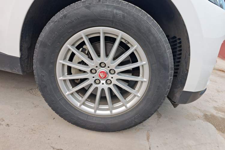 Used Jaguar F-PACE 2019 2.0T Four-Wheel Drive Urban Luxury Edition Right Front Wheel Hub